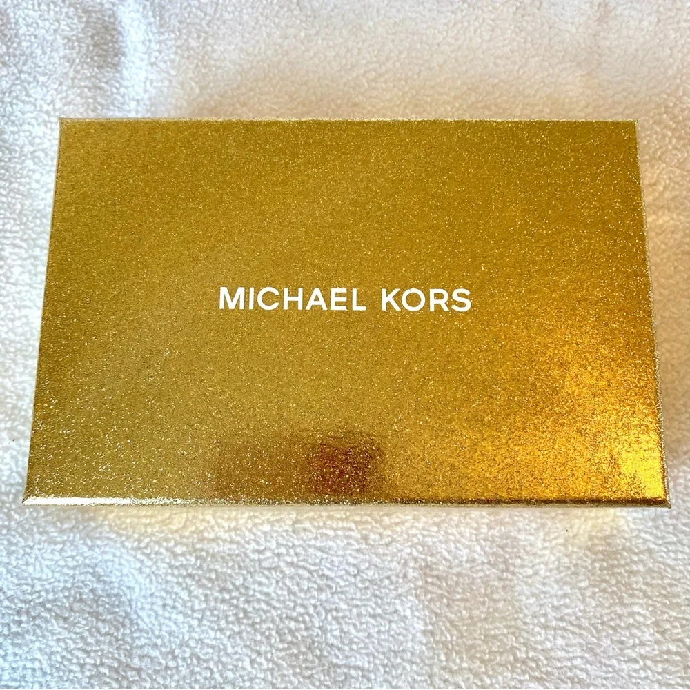 Michael Kors NIB Jet set Gold metallic Wallet with signature logo - Picture 8 of 9
